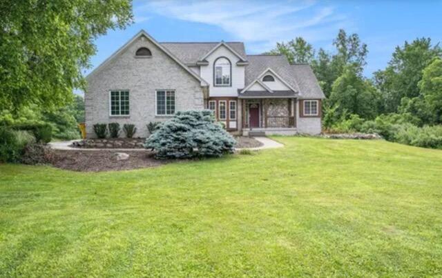front view picture of 1242 Meadowbrook Ct, Oxford, MI. 48371