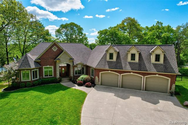 front view picture of 3074 Pond Rd, Leonard, MI. 48367