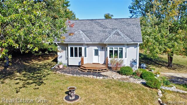 front view picture of 2444 Ray Rd, Oxford, MI. 48370