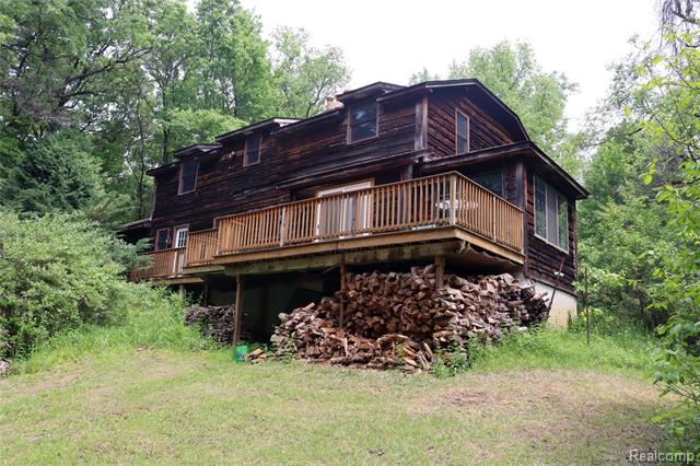 front view picture of 320 Nancy Bird Ln, Oxford, MI. 48371
