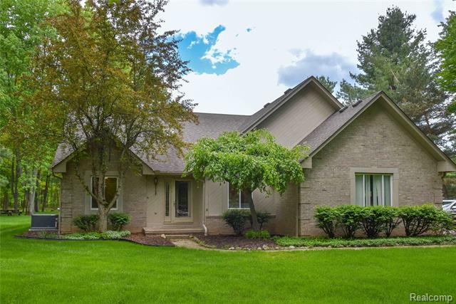 front view picture of 1600 Dorn Dr, Leonard, MI. 48367