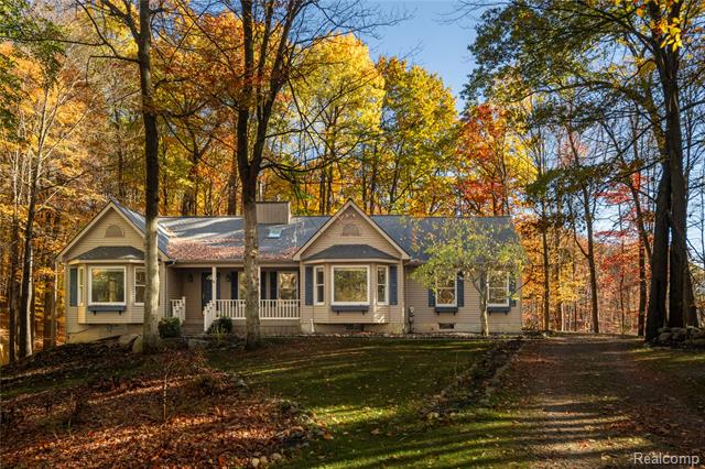 front view picture of 1613 Tu Van Trl, Leonard, MI. 48367