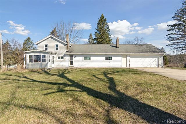 front view picture of 5821 Sawmill Lake Rd, Ortonville, MI. 48462