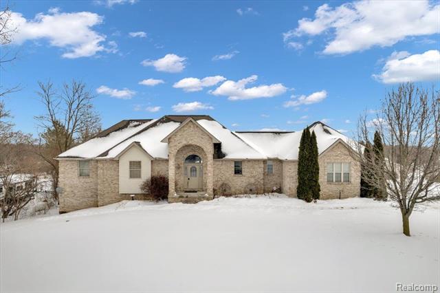 front view picture of 3912 Alex Ct, Oxford, MI. 48371
