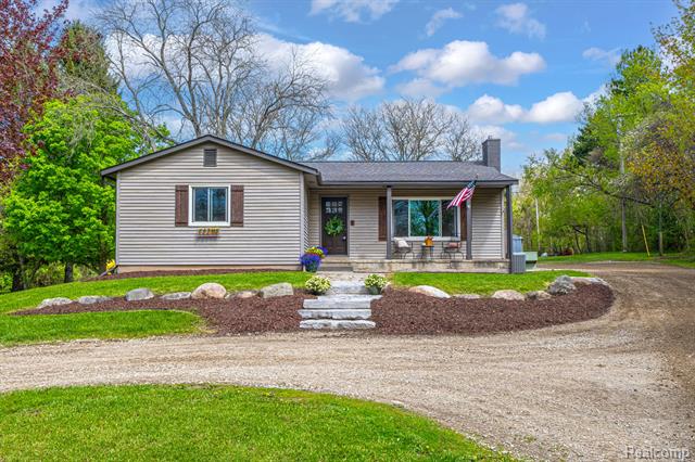 front view picture of 1205 Mckail Rd, Leonard, MI. 48367