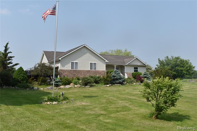 front view picture of 2875 Oakwood Rd, Ortonville, MI. 48462