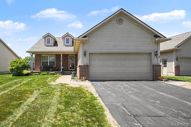 front view picture of 11132 Strathmore Ct, Grand Blanc, MI. 48439