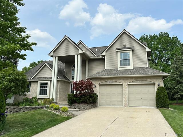 front view picture of 28240 Golf Pointe Blvd, Farmington, MI. 48331