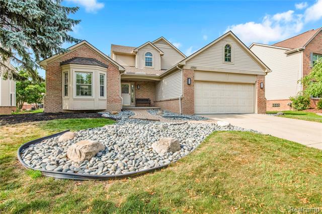 front view picture of 42984 Sandstone Dr, Novi, MI. 48377