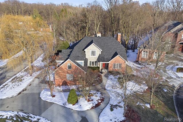 front view picture of 28690 Wintergreen Ct, Farmington, MI. 48331