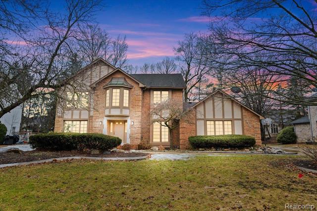 front view picture of 28947 Glenbrook Dr, Farmington, MI. 48331