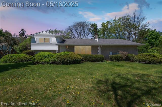 front view picture of 32338 Craftsbury Rd, Farmington, MI. 48334