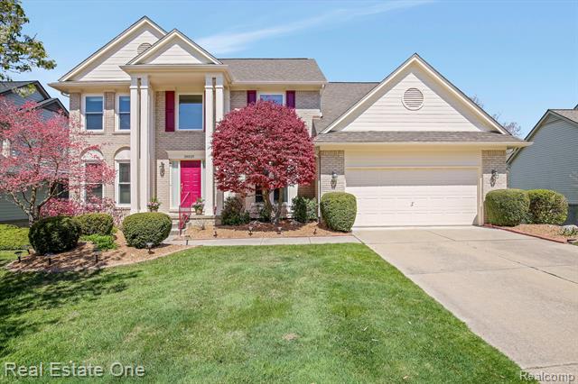 front view picture of 28529 Golf Pointe Blvd, Farmington, MI. 48331