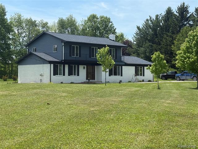 front view picture of 1700 Oakwood Rd, Ortonville, MI. 48462