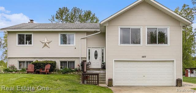 front view picture of 1977 Shipman Rd, Oxford, MI. 48371