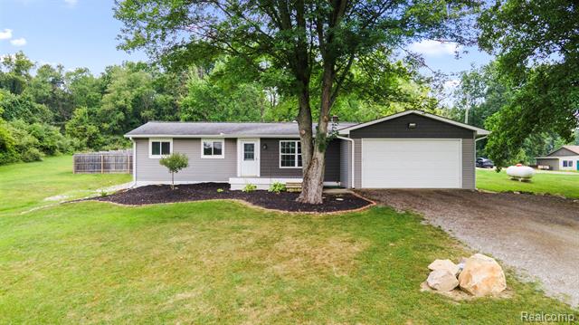 front view picture of 3660 Groveland Rd, Ortonville, MI. 48462