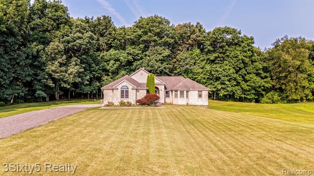front view picture of 597 Country Meadows Trl, Ortonville, MI. 48462