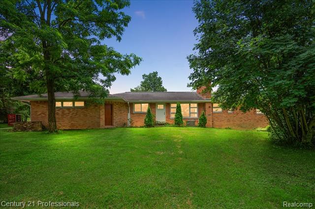front view picture of 5394 Evans Rd, Holly, MI. 48442