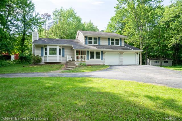 front view picture of 3485 Burrus Ct, Ortonville, MI. 48462