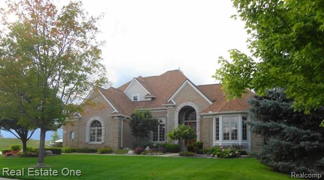 front view picture of 372 Overlook Dr, Oxford, MI. 48371