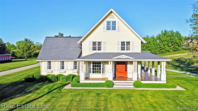 front view picture of 1121 S Hadley Rd, Ortonville, MI. 48462