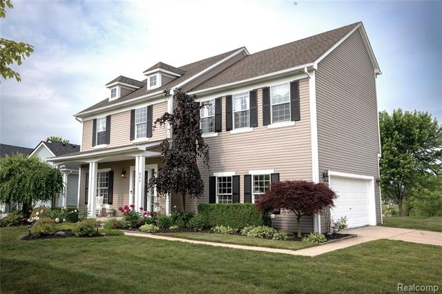 front view picture of 840 Cross Cir, Oxford, MI. 48371