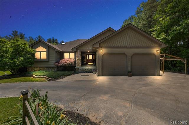 front view picture of 321 Wolfe Rd, Ortonville, MI. 48462