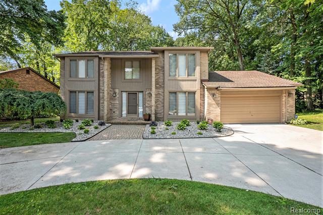 front view picture of 28895 Coventry Ct, Farmington, MI. 48331