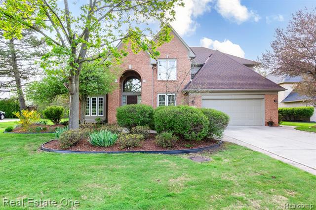 front view picture of 38175 Lantern Hill Ct, Farmington, MI. 48331