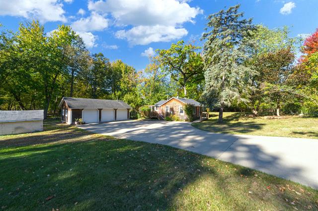 front view picture of 306 Eubank St, Novi, MI. 48377