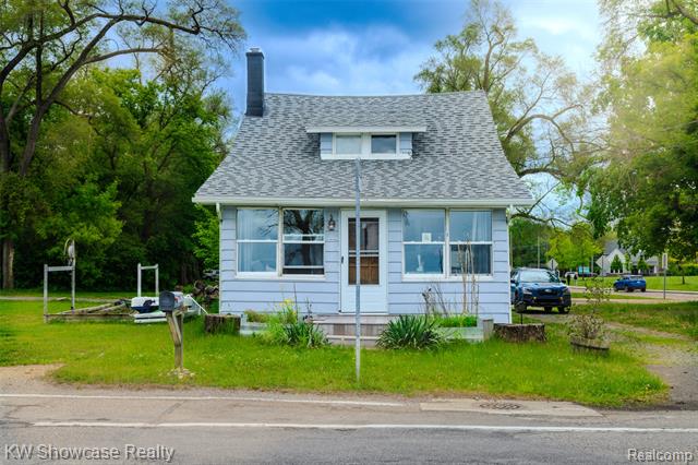 front view picture of 1815 East Lake Rd, Novi, MI. 48377