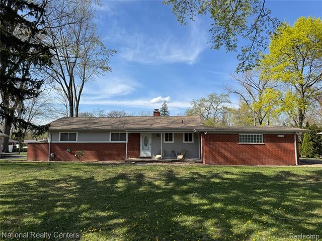 front view picture of 31720 N Marklawn St, Farmington, MI. 48334