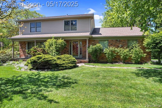 front view picture of 29065 Oak Point Dr, Farmington, MI. 48331