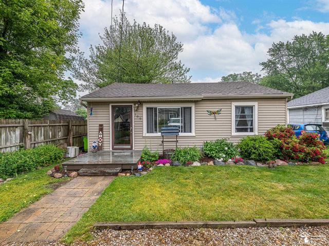 front view picture of 109 Maudlin St, Novi, MI. 48377