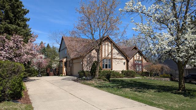 front view picture of 38585 Horton Dr, Farmington, MI. 48331