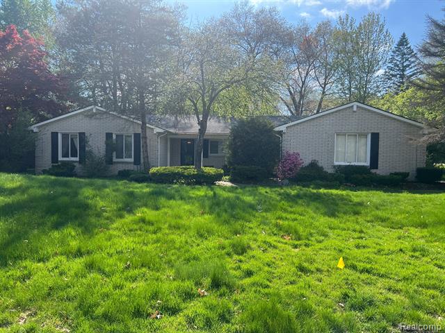 front view picture of 28853 W King William Dr, Farmington, MI. 48331