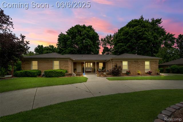 front view picture of 35220 Northmont Dr, Farmington, MI. 48331