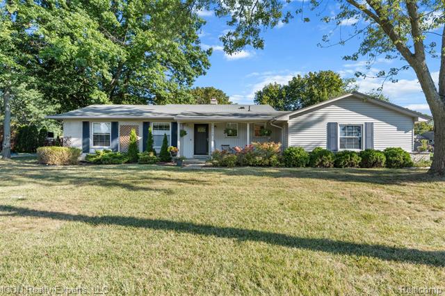 front view picture of 28775 Lorikay St, Farmington, MI. 48334