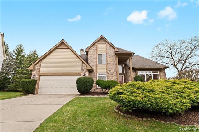 front view picture of 29212 Chelsea Xing, Farmington, MI. 48331