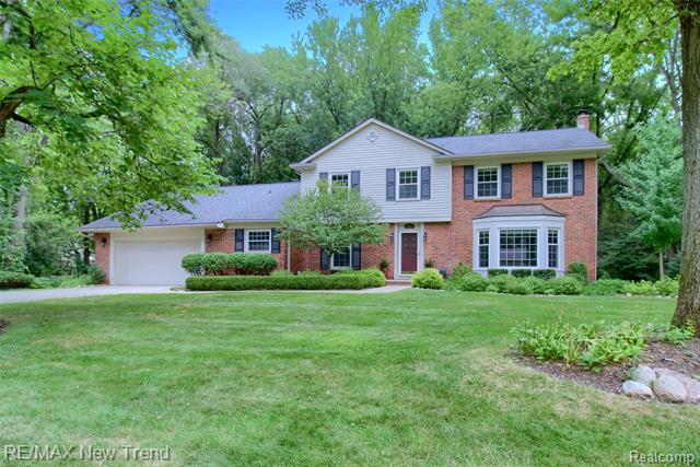 front view picture of 28918 Oak Point Dr, Farmington, MI. 48331