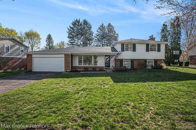 front view picture of 29008 Farmington Rd, Farmington, MI. 48334