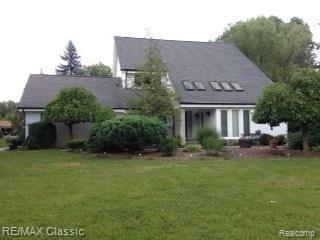 front view picture of 30384 Castleford Ct, Farmington, MI. 48331