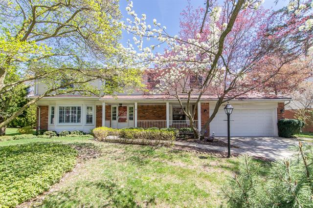 front view picture of 29944 Fernhill Dr, Farmington, MI. 48334