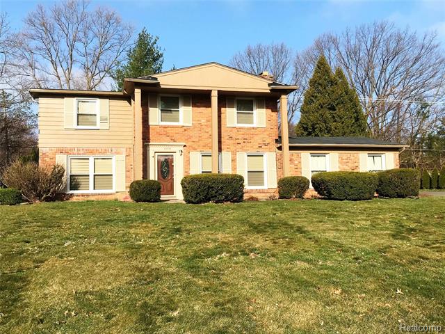 front view picture of 30037 Ravenscroft St, Farmington, MI. 48331