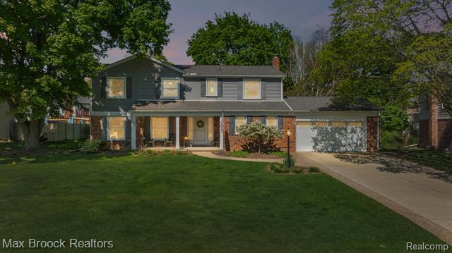 front view picture of 29884 Fox Grove Rd, Farmington, MI. 48334