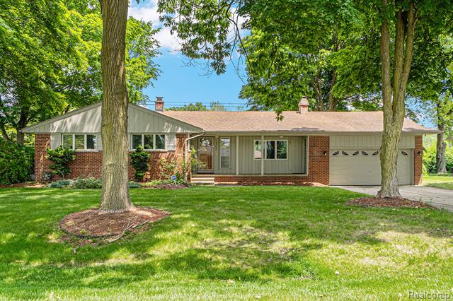 front view picture of 30060 Eastfield St, Farmington, MI. 48334