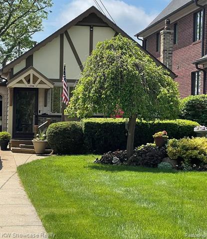 front view picture of 1294 East Lake Rd, Novi, MI. 48377