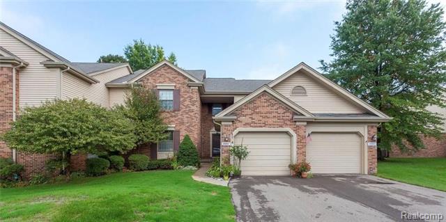 front view picture of 29865 Indian Trl, Farmington, MI. 48331