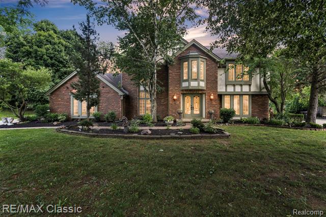 front view picture of 29942 Deer Run, Farmington, MI. 48331
