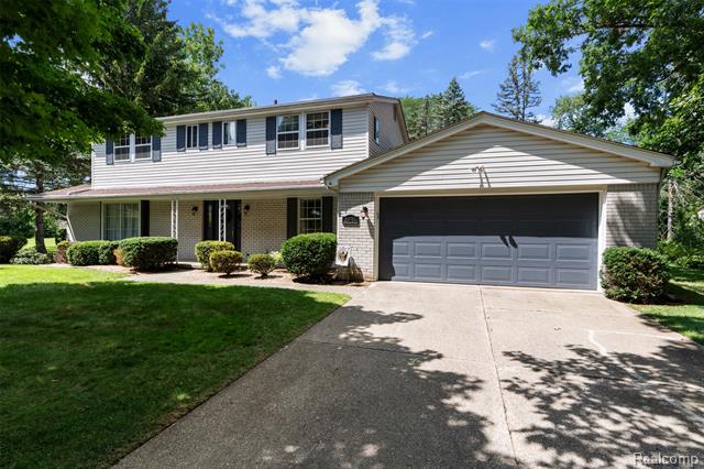 front view picture of 29651 Colony Circle Dr, Farmington, MI. 48334